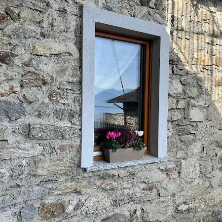 Weinrose - Natura Monti Ferienhaus Montemezzo